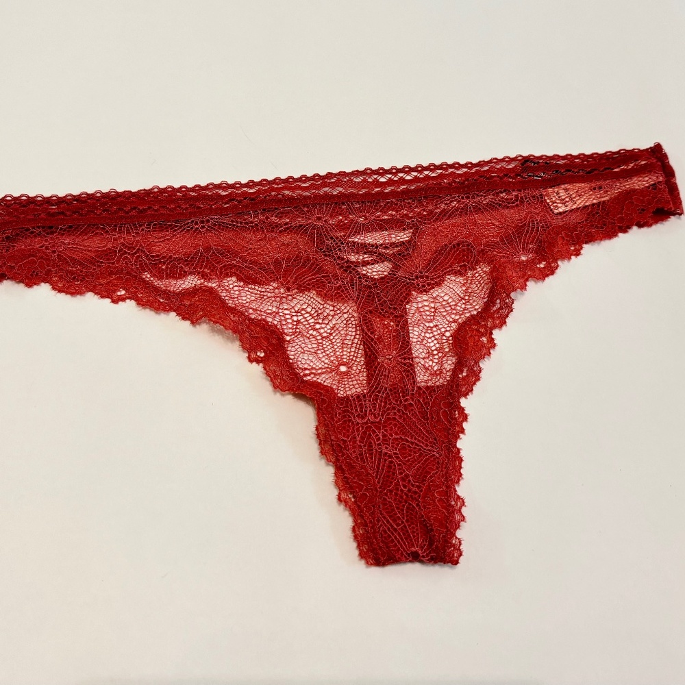 Victoria's Secret VERY SEXY LACE THONG Panty L